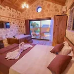 Zorlu - 2 Bedroom With Jacuzzi In Kalkan *